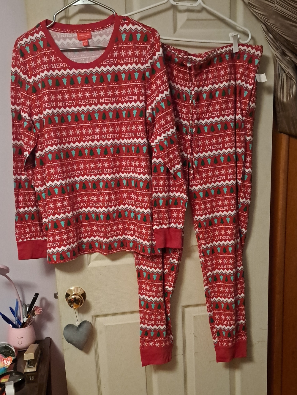 Women's Red Holiday 'Merry' Pajama Set NWT